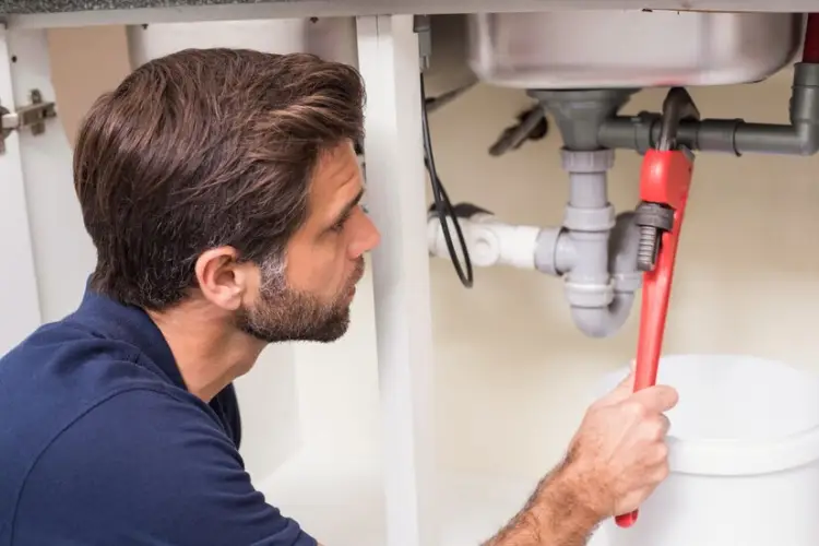 plumber-fixing-sink_13339-95850.jpg