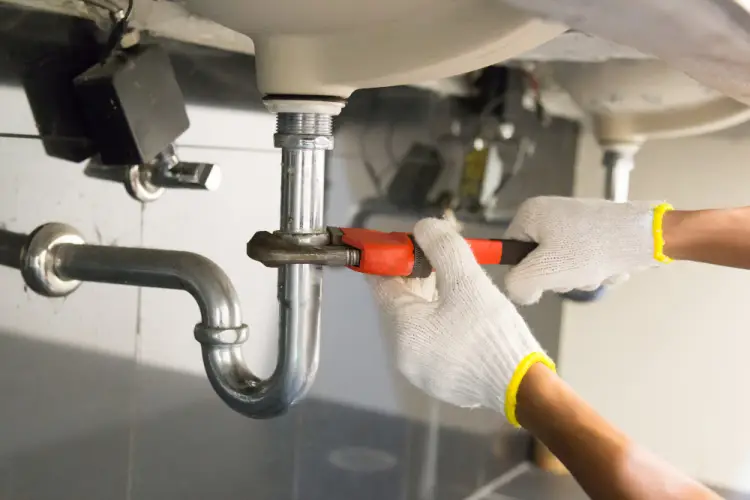 close-up-pipe-repair-wrench.jpg