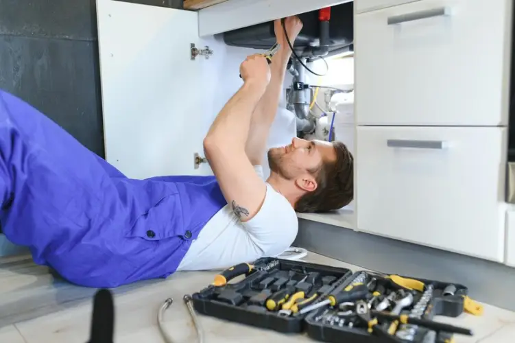 plumber-installs-change-water-filter-replacement-aqua-filter-repairman-installing-water-filter-cartridges-kitchen-installation-reverse-osmosis-water-purification-system_255667-53103.jpg