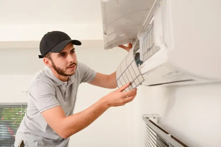 handsome-young-man-electrician-cleaning-air-filter-indoor-unit-air-conditioning-system-client-house_271254-154.jpg