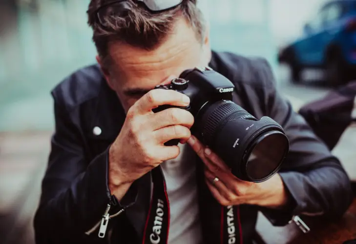 street-photographer-shooting-with-canon.jpg