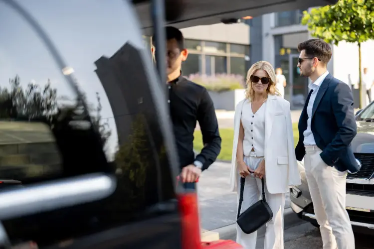 luxury-car-service-client-dropoff.jpg