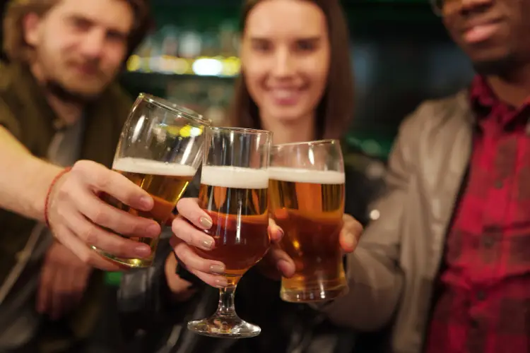 closeup-toast-beer-glasses.jpg