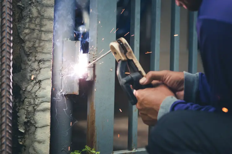 welding-gate-repair-professional.jpg