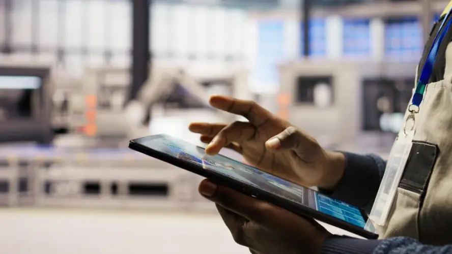 industrial-tablet-machine-monitoring.jpg