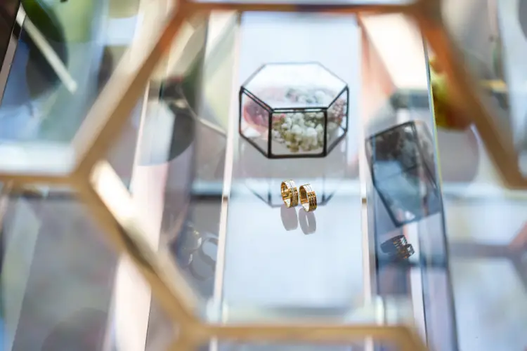 wedding-rings-with-glass-decor-display.jpg