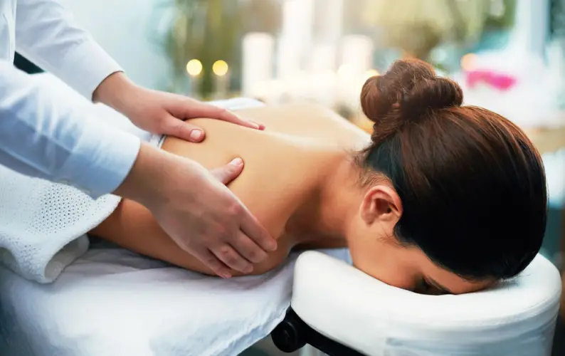 relaxing-shoulder-massage-spa-candles.jpg