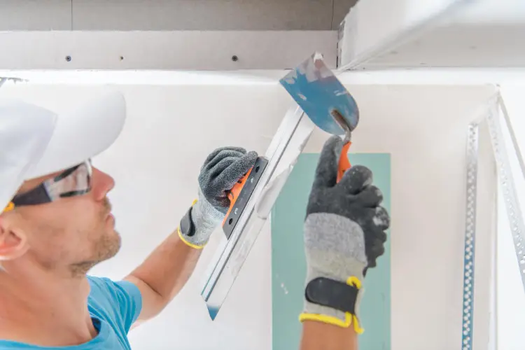 contractor-finishing-corner-wall.jpg