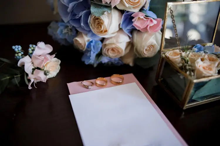 wedding-invitation-with-rings.jpg