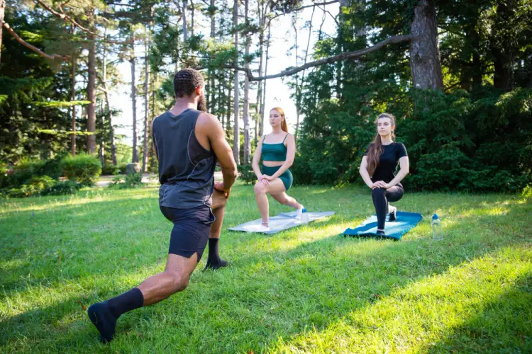 group-fitness-class-doing-lunges-in-park.jpg