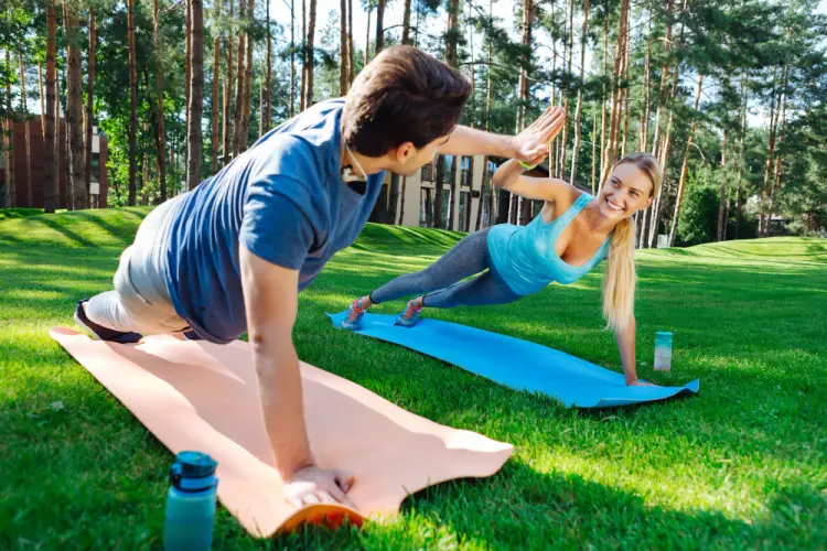 partner-plank-high-five-exercise-outdoors.jpg