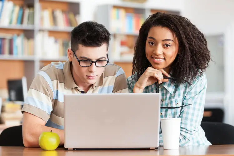 college-students-working-laptop.jpg
