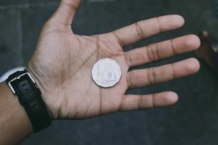 cropped-image-hand-holding-coin.jpg