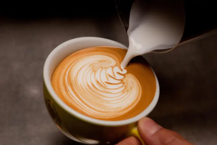 latte-art-pour-cappuccino-coffee.jpg