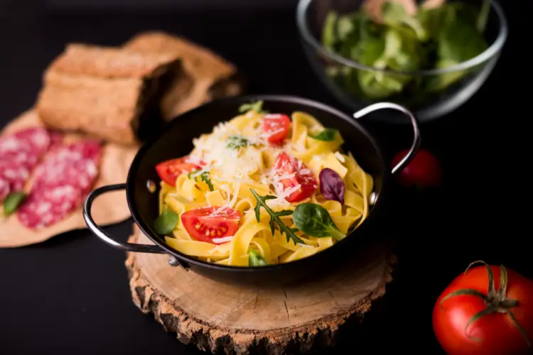 fettuccine_with_cherry_tomato_and_parmesan.jpg
