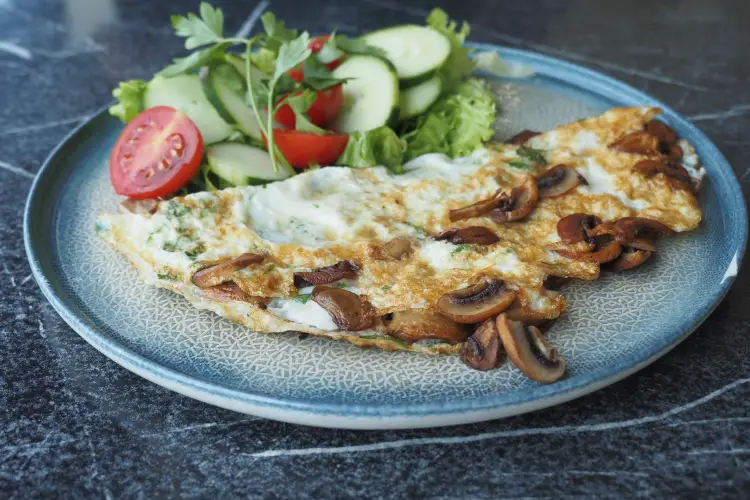 mushroom-omelette-with-cucumber-and-tomato-salad (1).jpg