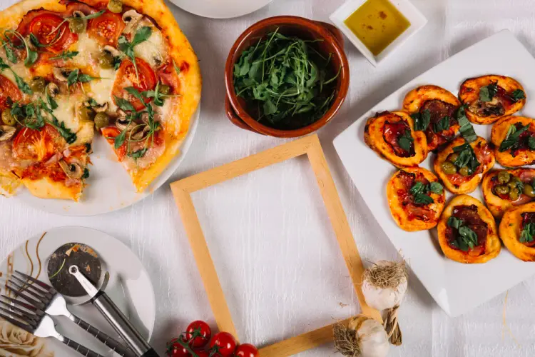 veggie_pizza_arugula_toppings_garlic_frame.jpg