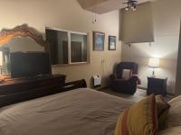 Beautiful 2000 sq. ft. Retreat Available End of January! - photo 2 / 6