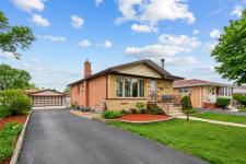 Burbank, IL Investment Deal – Solid 2-Bed Home with 2-Car Garage - Homes for Sale listing in Chicago
