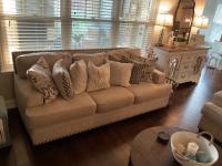 Beautiful Living room Furniture for sale - Furniture listing in Augusta
