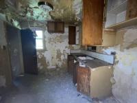 AS-IS Investor Opportunity with Huge Equity Potential - photo 4 / 6