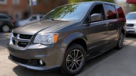 2017 Dodge Caravan SXT - photo 2 / 4