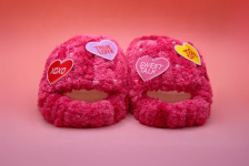Women's Fuzzy Slides That Make Every Step Feel Cozy and Fun - photo 2 / 2