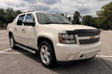 Cars & Bids Nav 2013 Chevrolet Avalanche LTZ Black Diamond 4x4  Watch - photo 5 / 5