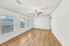 Charming 3-Bedroom, 2-Bathroom Home Available for Rent - photo 2 / 6
